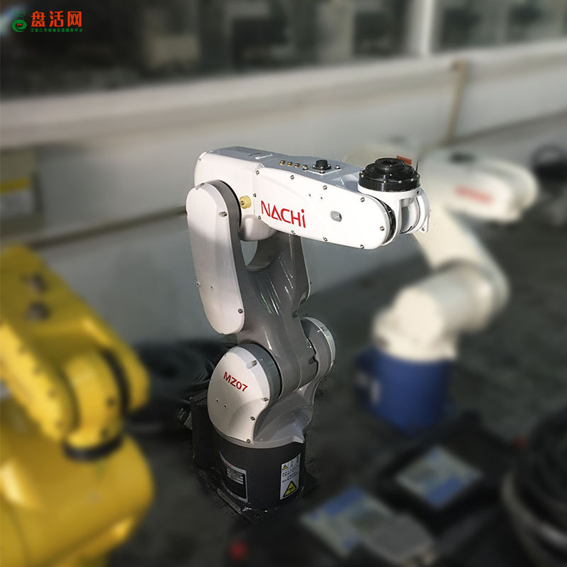 在工厂的日常操作中，使用码垛机器人有哪些好处？