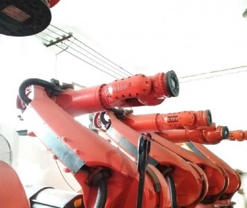 工业机器人 库卡 库卡150   210有原装控制柜，和国产的