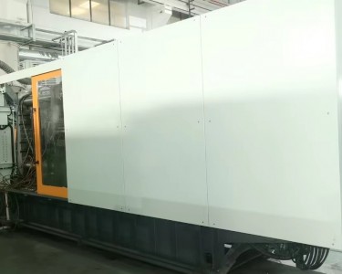 卧式注塑机 1600T 伊之密
