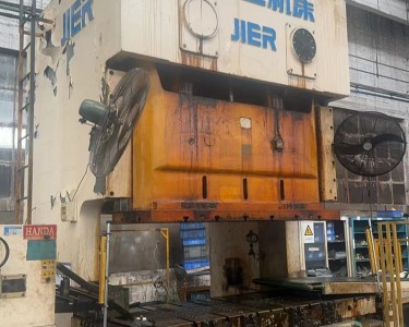 闭式机械压力机 250 济南第二机床厂