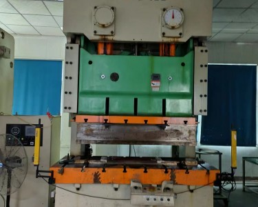 气动冲床 160T 扬力