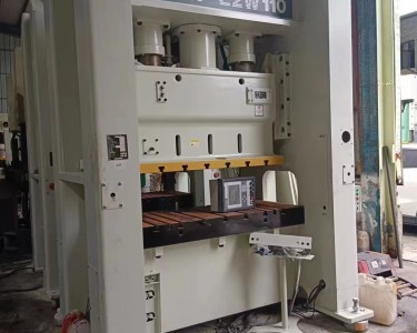 气动冲床 110T 小松