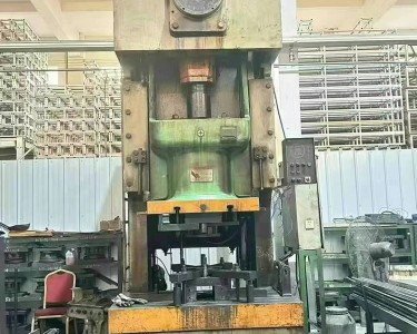 气动冲床 250T 扬力