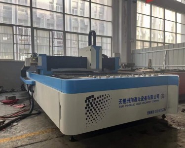 激光切割机 3015/3000W 洲翔