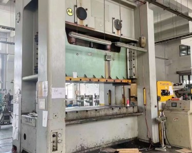 气动冲床 400T 扬锻