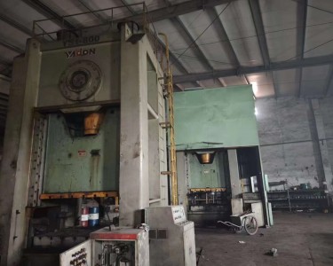 气动冲床 800T 扬锻