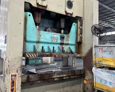 气动冲床 315T 沃得