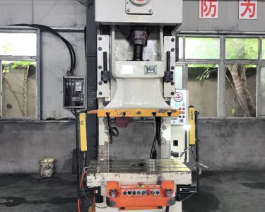 气动冲床 80T 扬锻
