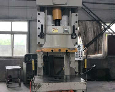 气动冲床 110T 扬锻