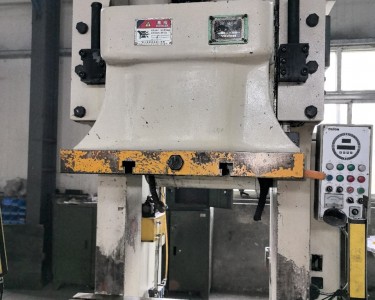 气动冲床 110T 扬锻