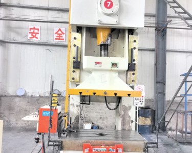 气动冲床 200T 扬锻