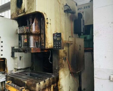 气动冲床 160T 沃得