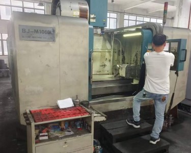 立式加工中心 1060 佰吉