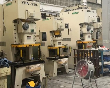 气动冲床 110T 扬固