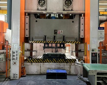 气动冲床 630T 扬力
