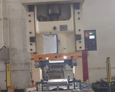 气动冲床 160T 沃得