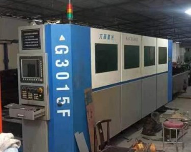 激光切割机 3015/2500W 大族