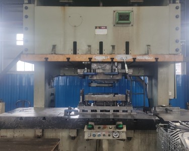 气动冲床 200T 澳玛特