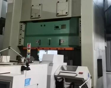 气动冲床 300T 金丰