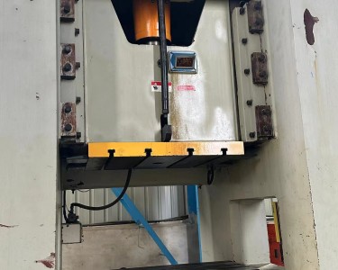 气动冲床 400T 沃得