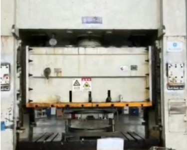 气动冲床 300T 扬锻