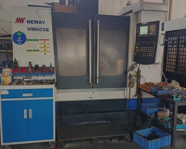 立式加工中心 VM702H 纽威