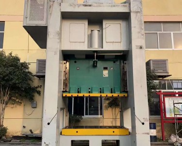气动冲床 200T 扬力