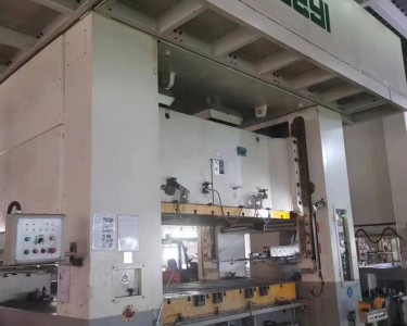 气动冲床 800T 协易