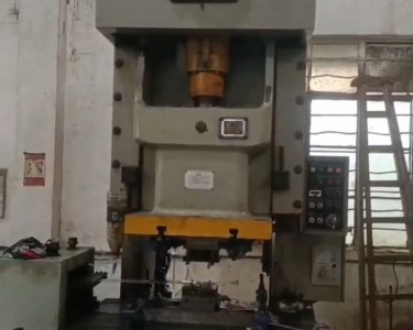 气动冲床 110T 广锻