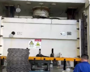 气动冲床 300T 北京锻压