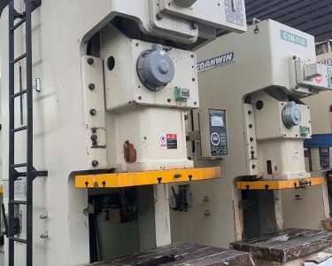 气动冲床 160T 泰易达