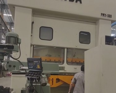 气动冲床 300T AIDA