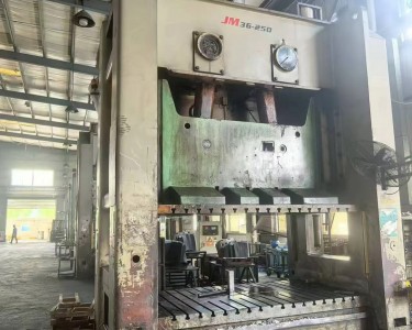 气动冲床 250T 扬力