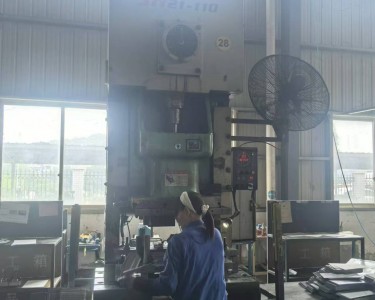 气动冲床 160T 扬力