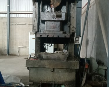 气动冲床 250T 沃得