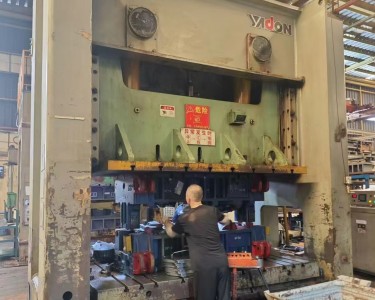气动冲床 250T 扬锻