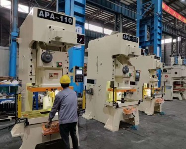 气动冲床 110T 辰基