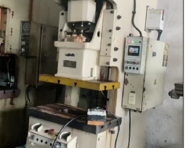 气动冲床 60T 澳玛特