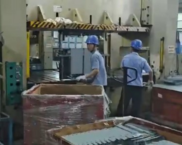 气动冲床 400T 欧泰