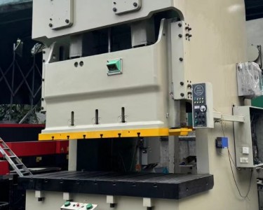 气动冲床 250T 澳玛特