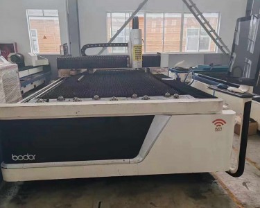 激光切割机 3015/1500W 邦德