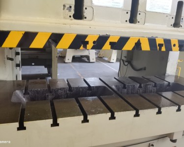 气动冲床 110T 金丰