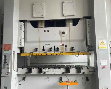 气动冲床 300T 金丰