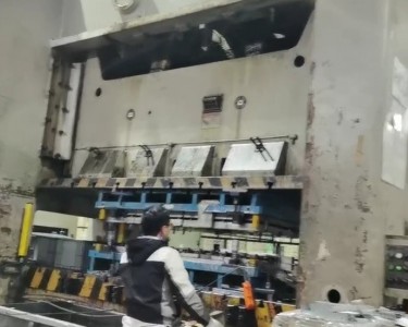 气动冲床 400T 扬力
