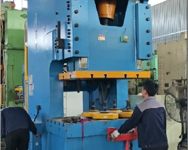 气动冲床 315T 扬锻