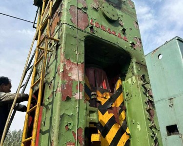 气动冲床 400T 上锻