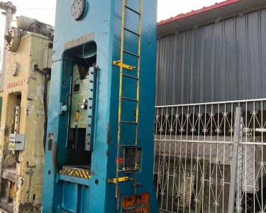 气动冲床 250T 沃得