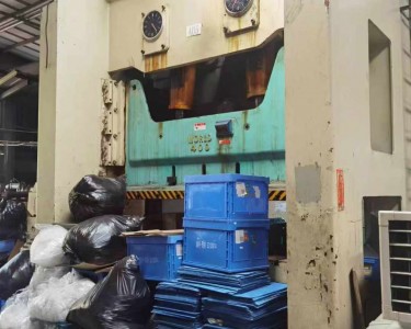 气动冲床 400T 沃得