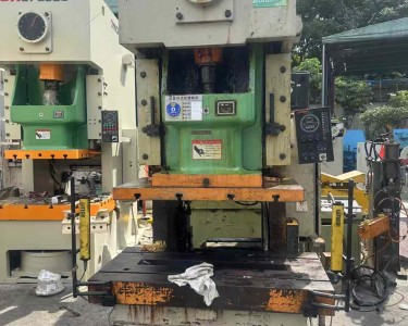 气动冲床 110T 扬力