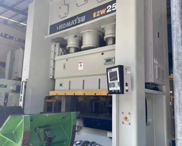 气动冲床 250T KOMATSU